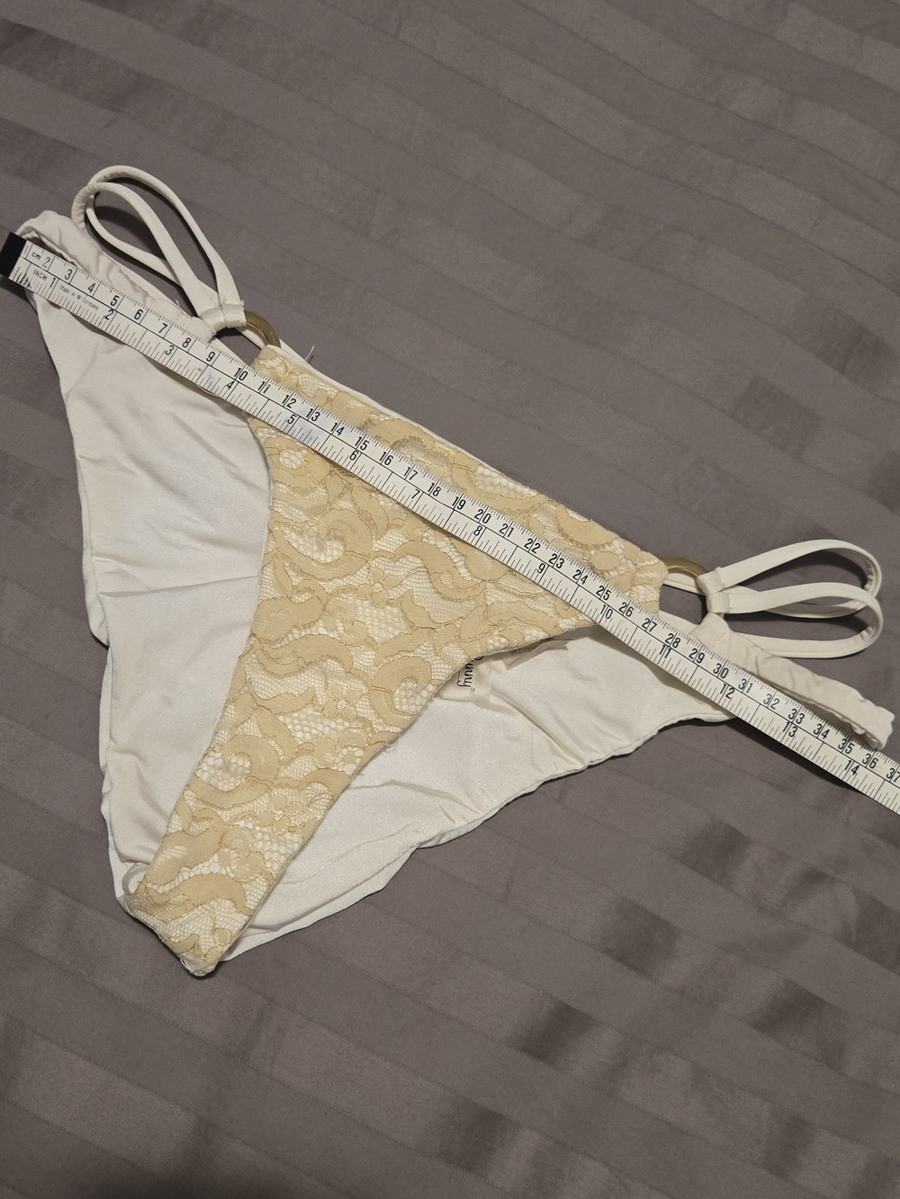 Beach Bunny Gun Powder And Lace Bikini Set In White. S/M - Picture 15 of 16